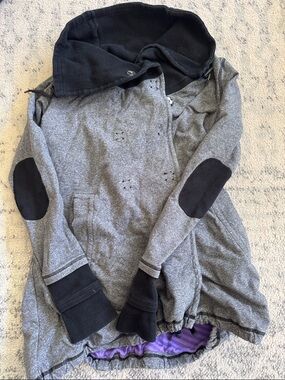 Lululemon Gray mock neck snap sweatshirt with Black Accents
